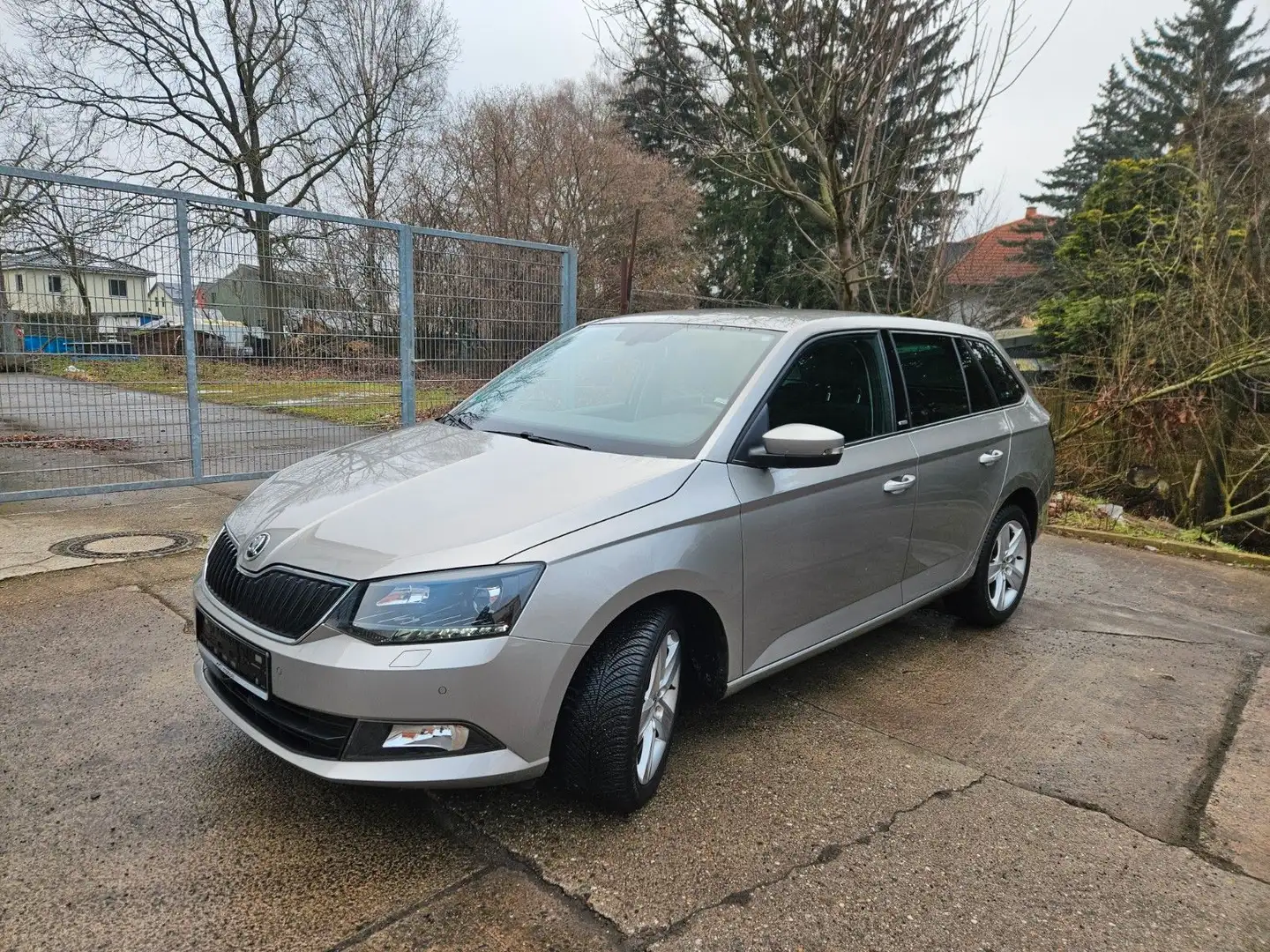 Skoda Fabia Combi Joy 1.Hand Automatik Beige - 1