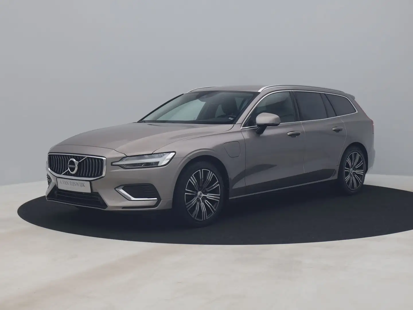Volvo V60 2.0 T8 Recharge AWD Inscription | CAMERA | MEMORY Grijs - 1