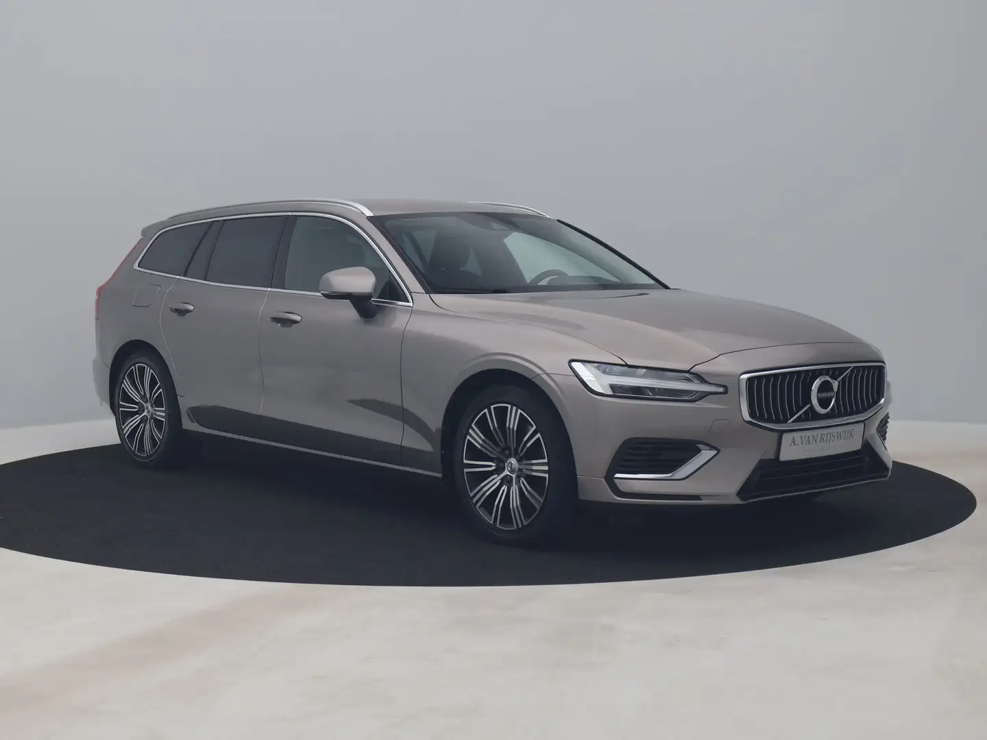 Volvo V60 2.0 T8 Recharge AWD Inscription | CAMERA | MEMORY Grijs - 2