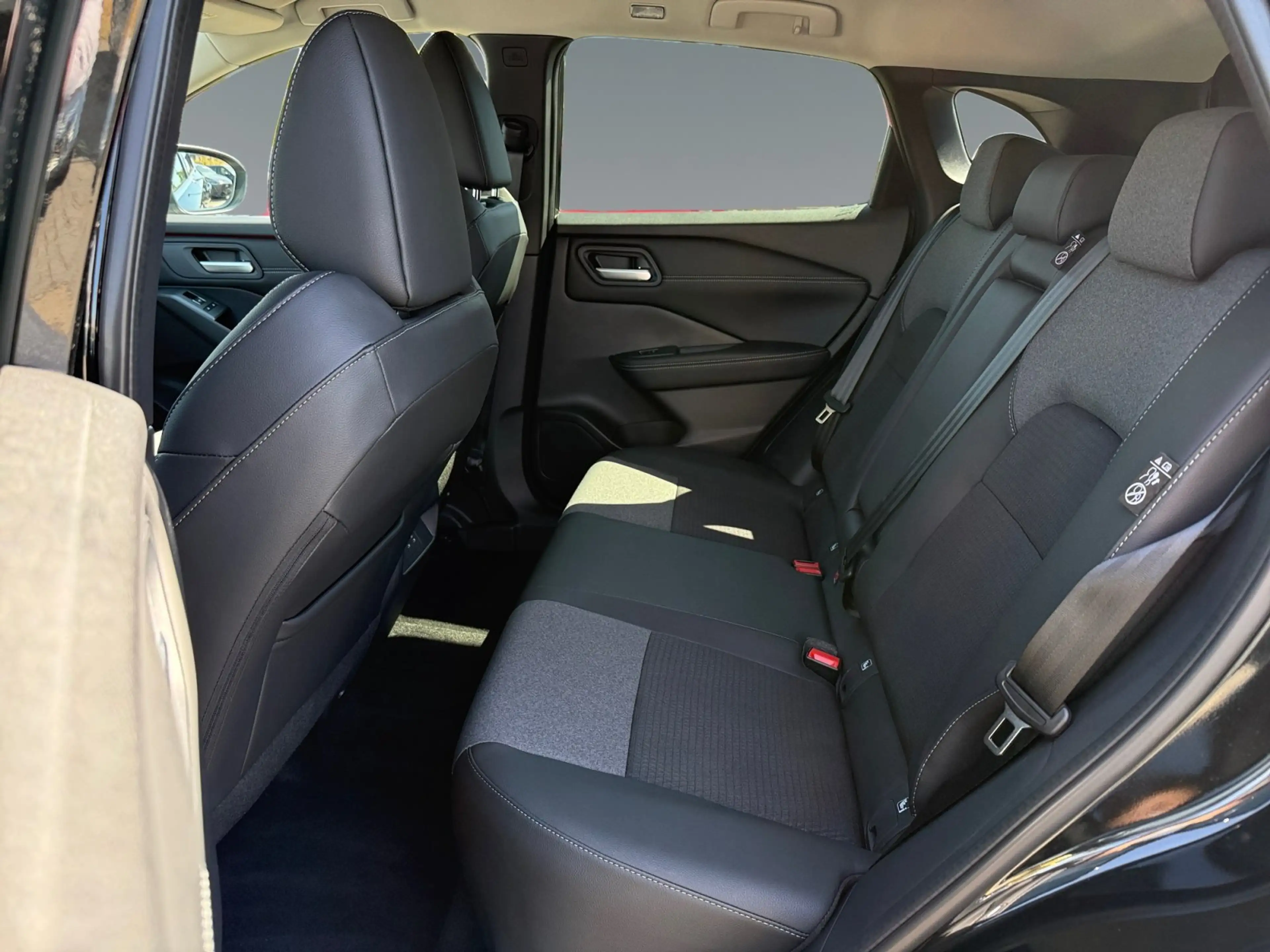 Nissan Qashqai 1.3 DIG-T N-Connecta NAVI+SHZ+LHZ+360+LED — photo 14