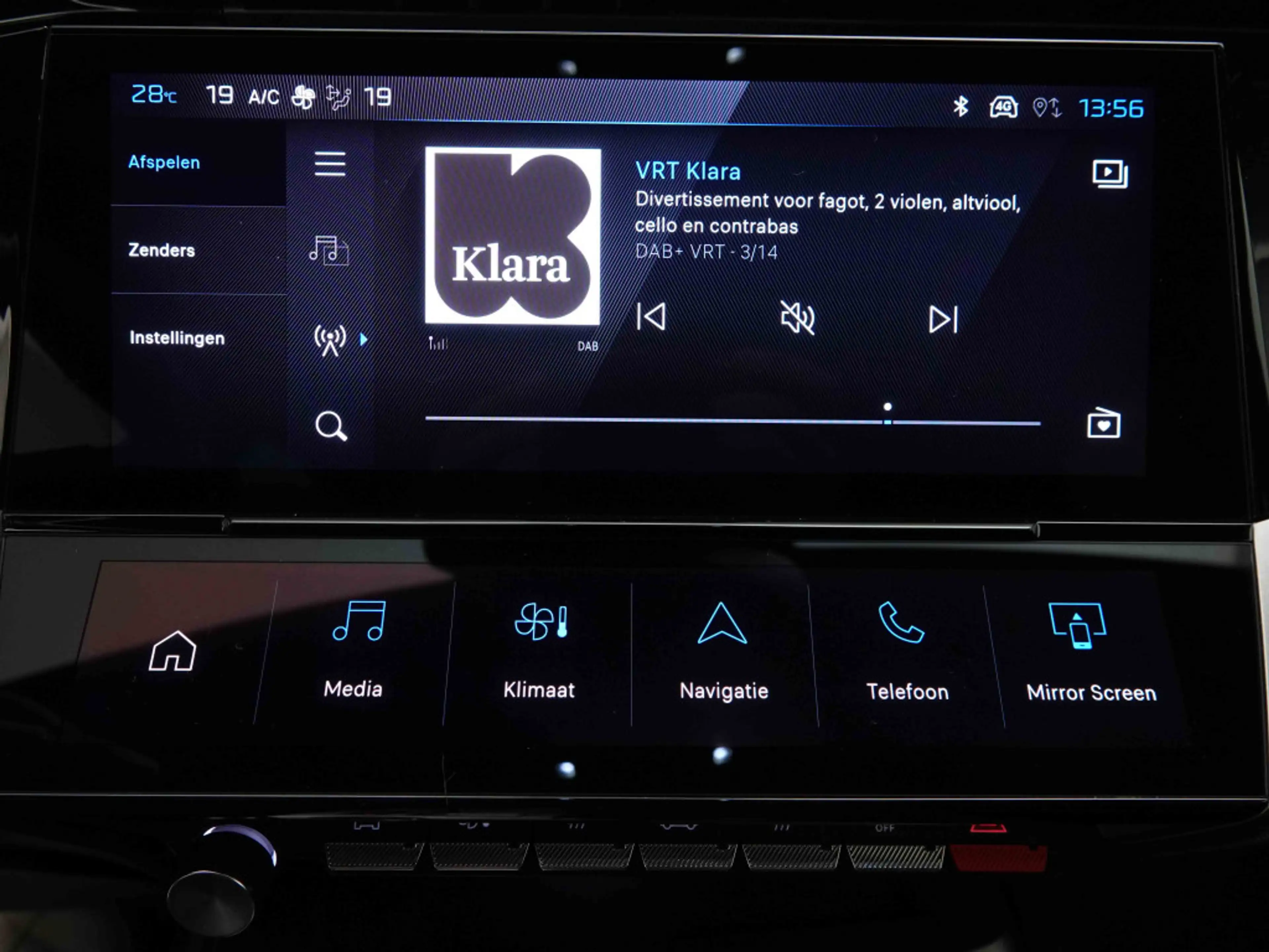 Peugeot 408 PHEV 225 | EV Range 60km | GT | GPS | LED | Keyless | Camera — photo 13