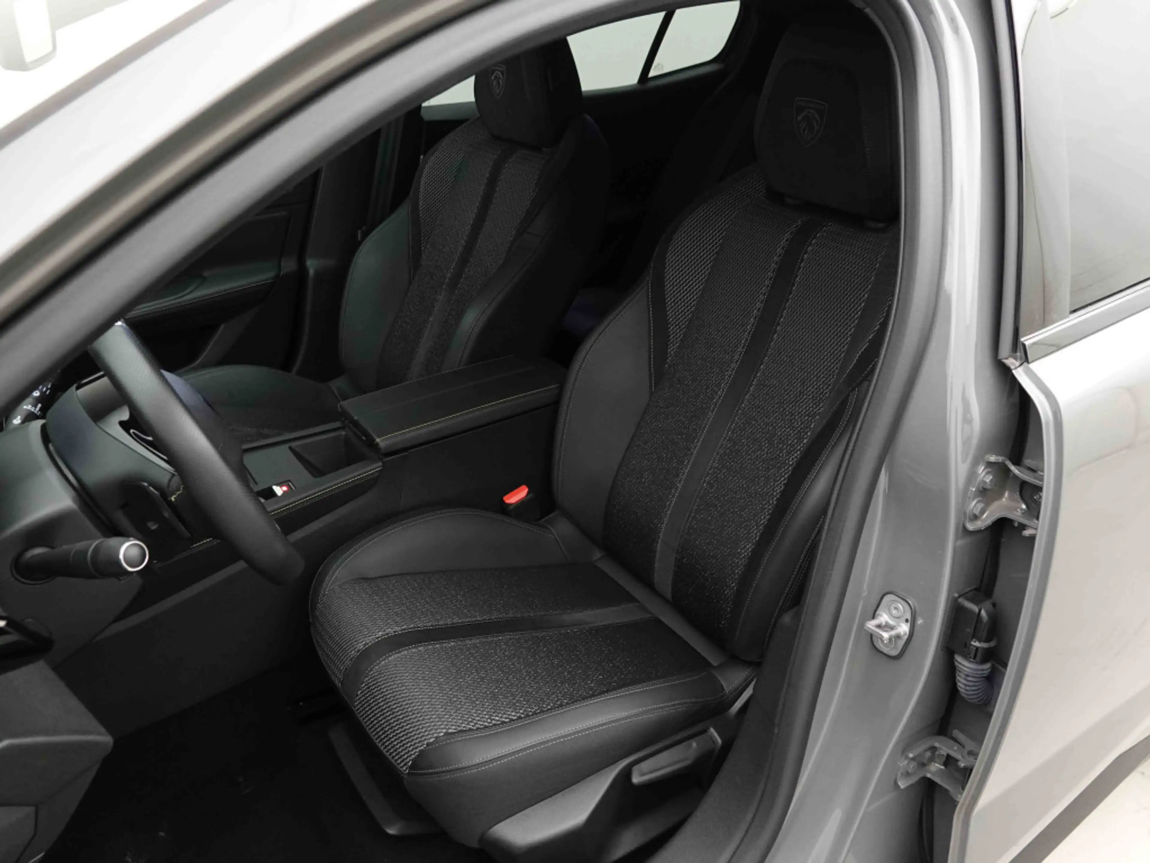 Peugeot 408 PHEV 225 | EV Range 60km | GT | GPS | LED | Keyless | Camera — photo 8