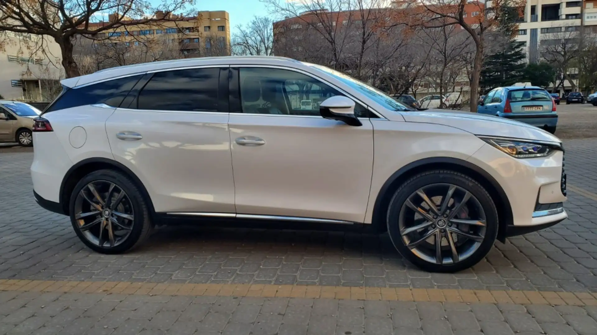 BYD Tang Flagship Wit - 2