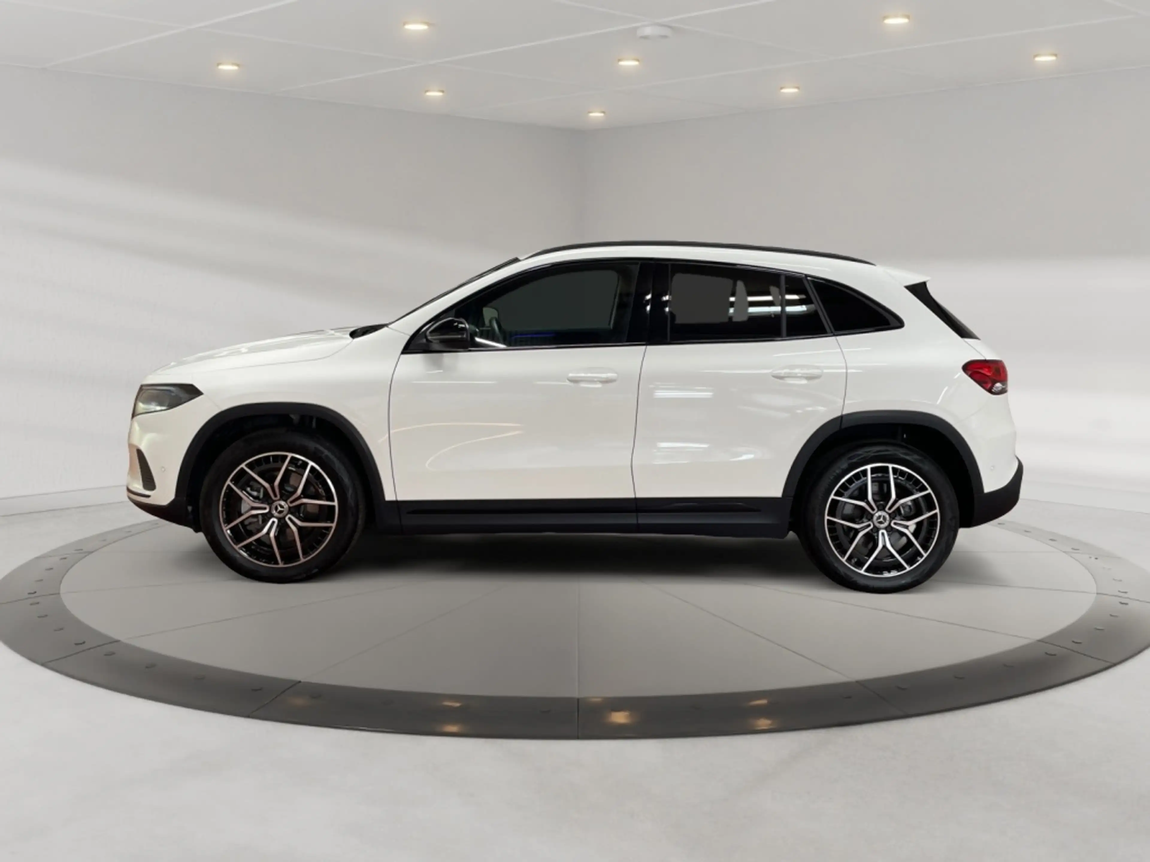 Mercedes-Benz EQA 300 4matic Progressive AMG+MBUX+Progressive — photo 5
