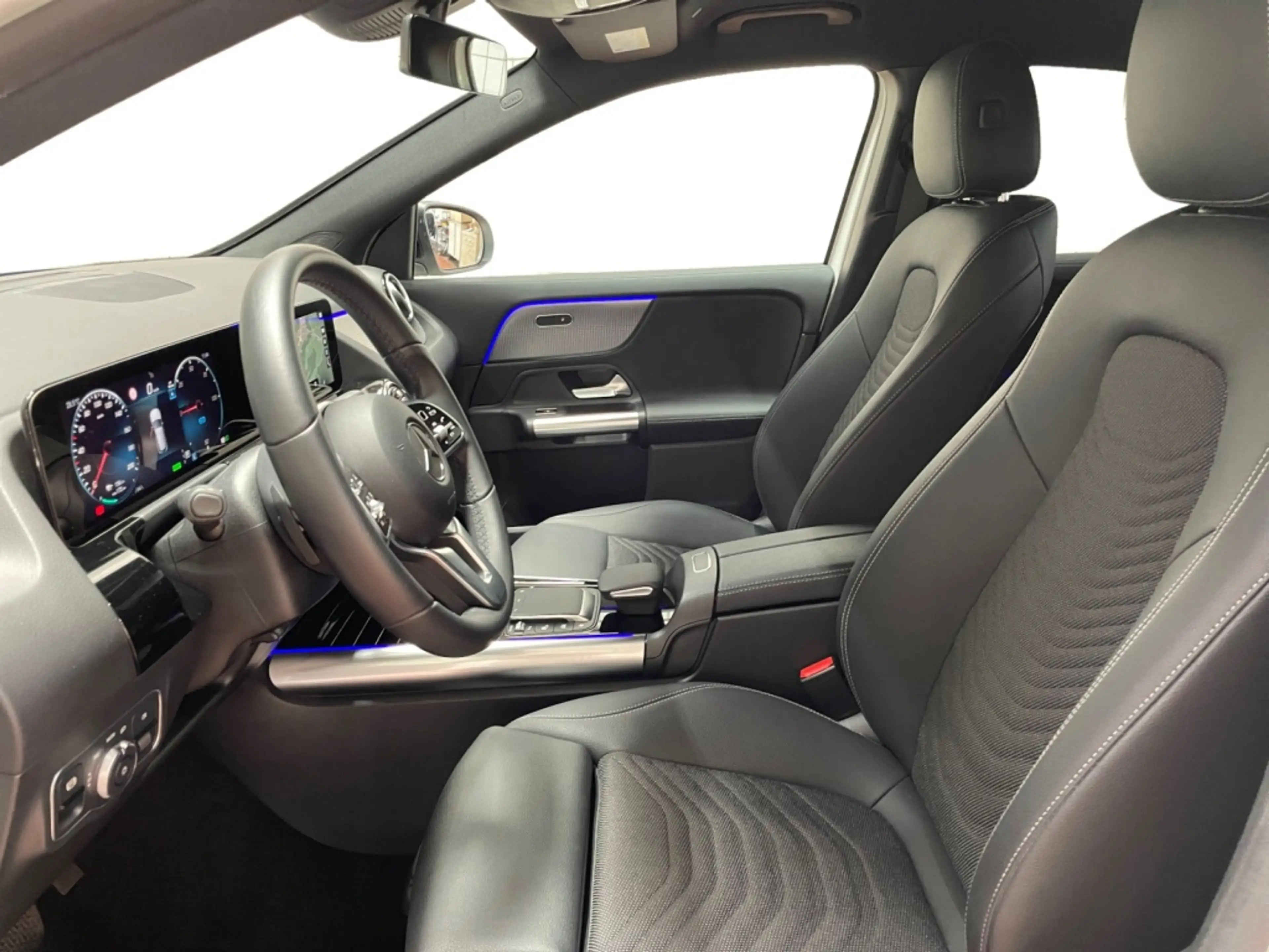 Mercedes-Benz EQA 300 4matic Progressive AMG+MBUX+Progressive — photo 9