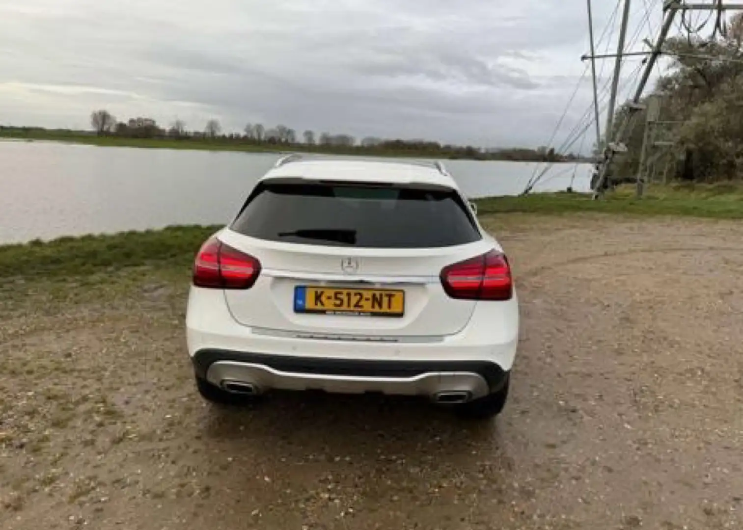 Mercedes-Benz GLA 180 180 Sport Edition Biały - 2