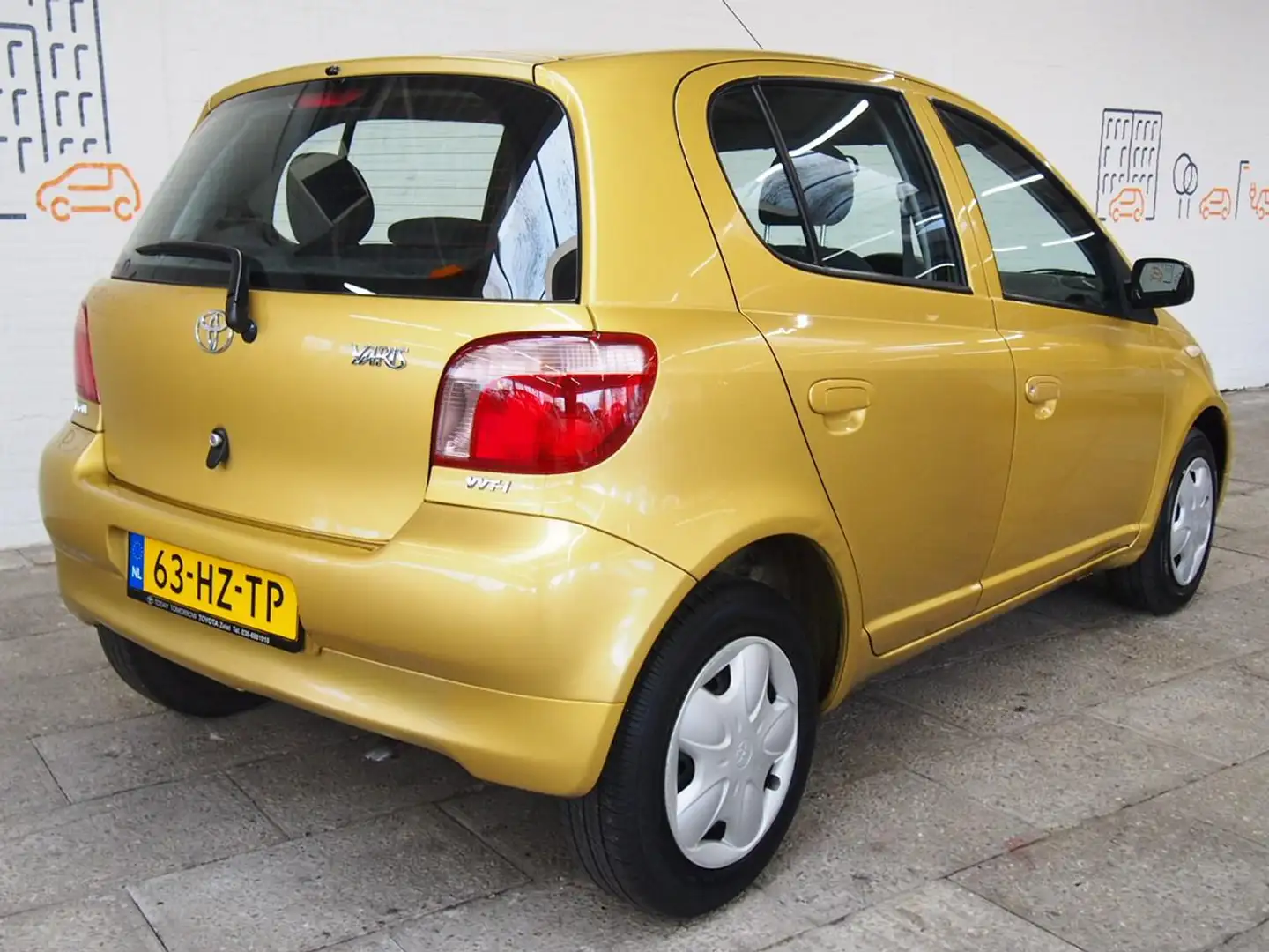 Toyota Yaris 1.3 16V VVT-i Sol 5Deurs Automaat (APK:Nieuw) Geel - 2