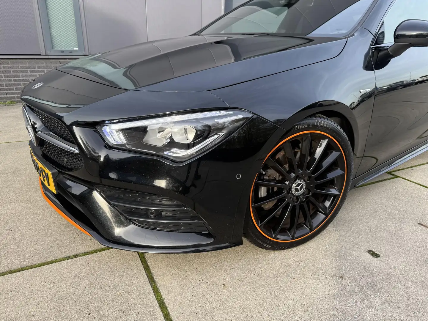 Mercedes-Benz CLA 180 Premium Orange Art Premium Plus | AMG EDITION 1 Noir - 2