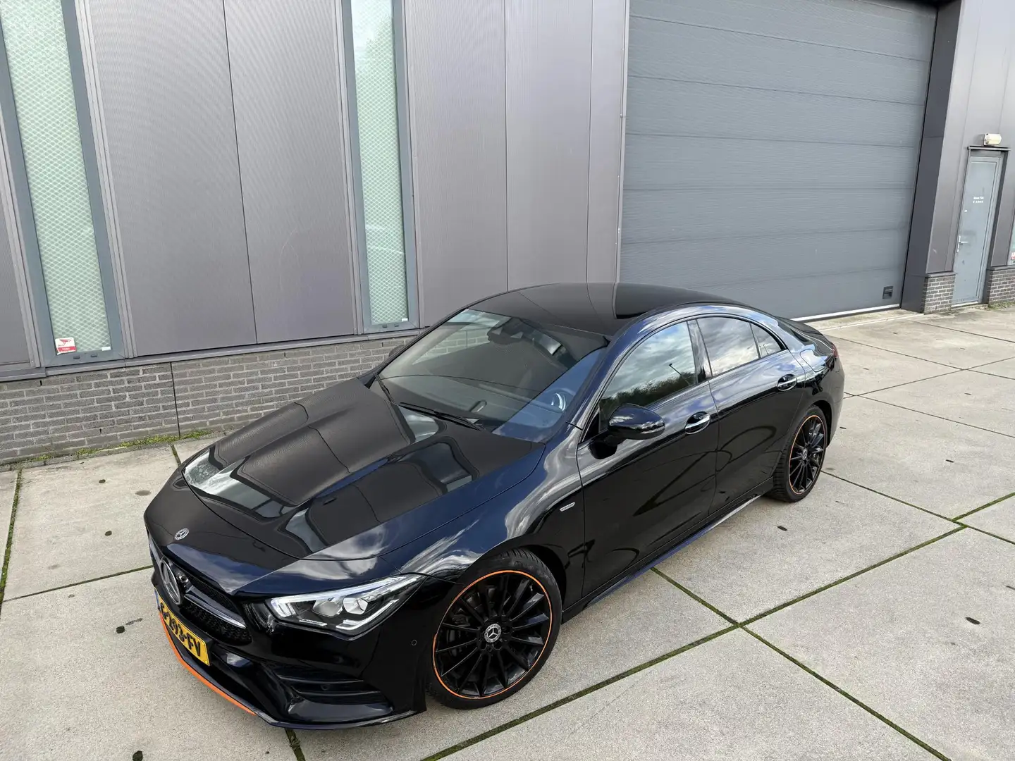 Mercedes-Benz CLA 180 Premium Orange Art Premium Plus | AMG EDITION 1 Zwart - 2