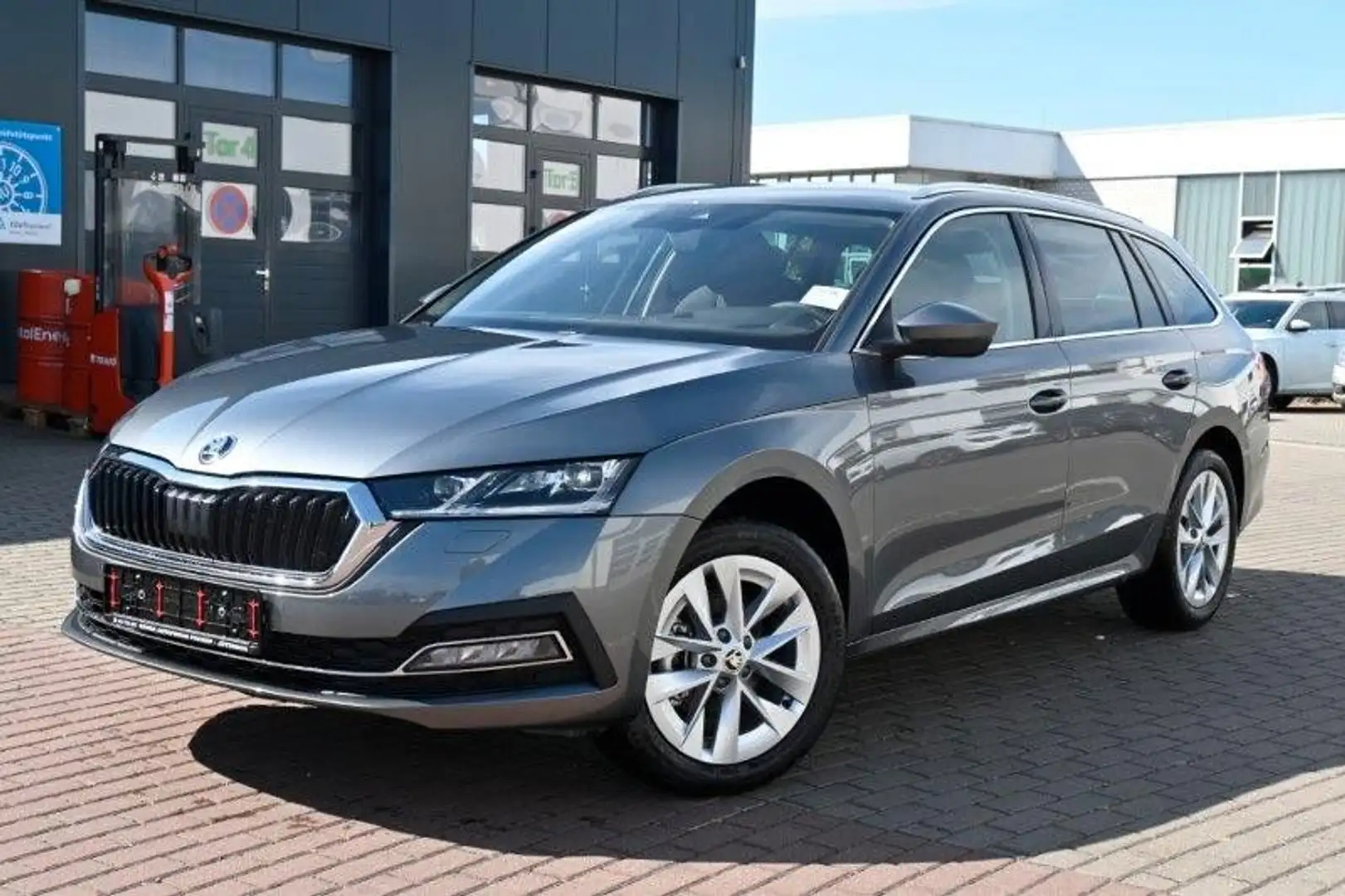 Skoda Octavia Combi 1.5 TSI DSG Selection Plus AHK*NAV Grau - 1