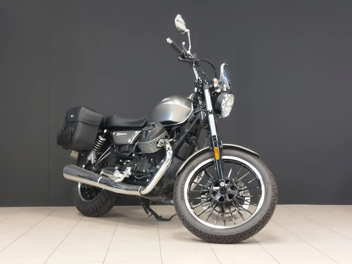 Moto Guzzi V 9 Argintiu - 2