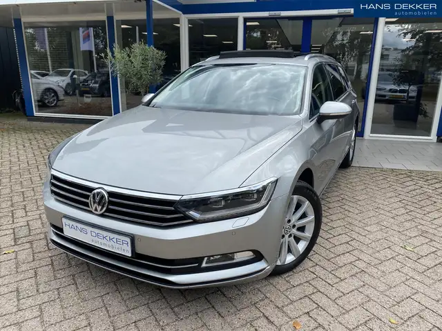 Volkswagen Passat Variant 1.6 TDI Connected Series Plus Pano / Stoelverwarmi