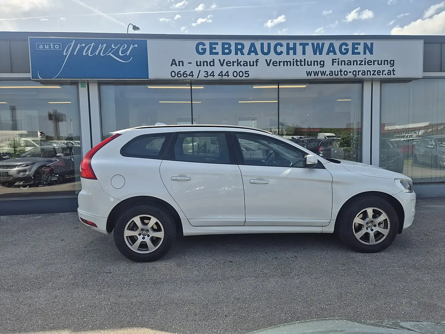 Volvo XC60 D3 Kinetic Weiß - 1