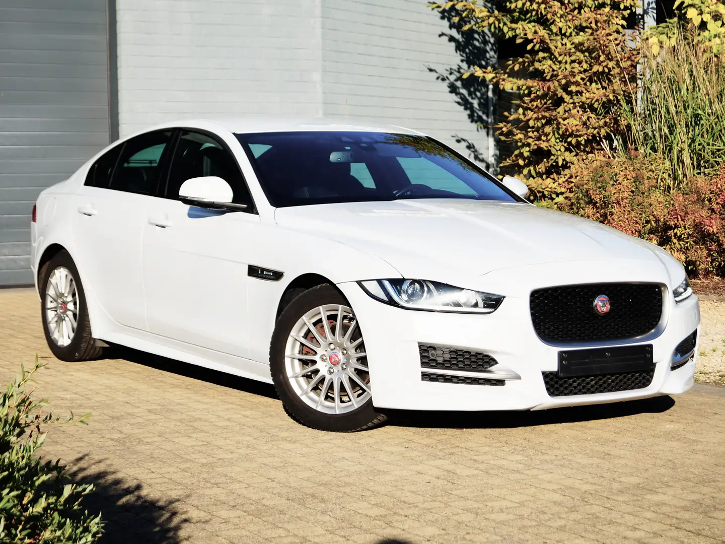 Jaguar XE XE E-Performance Aut. Prestige Wit - 2