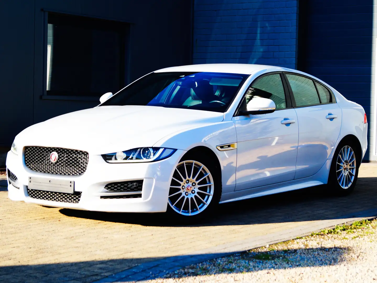 Jaguar XE XE E-Performance Aut. Prestige Wit - 1