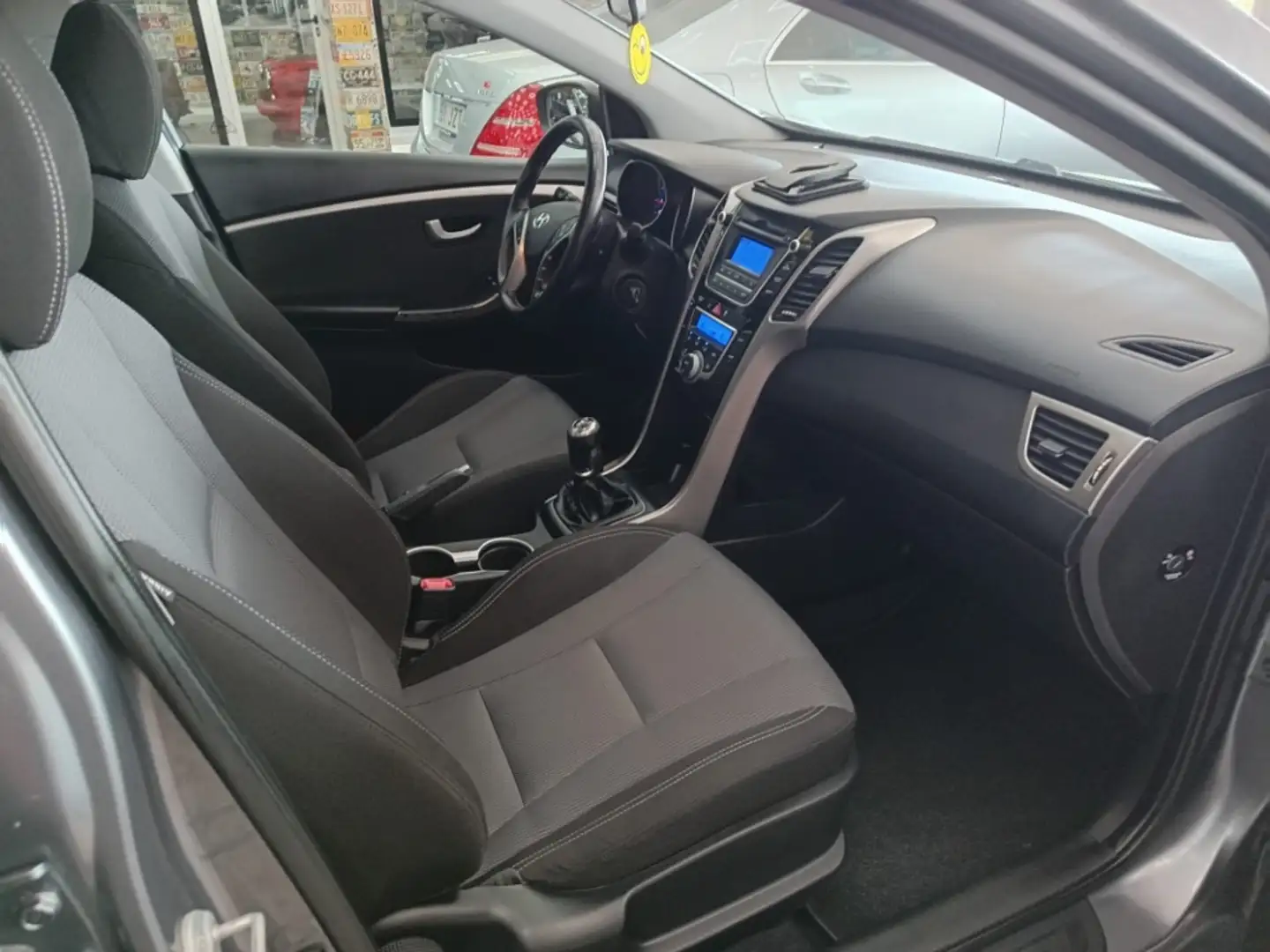 Hyundai i30 1.4 Go Gris - 2