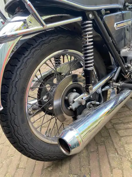 Triumph Bonneville - foto 3