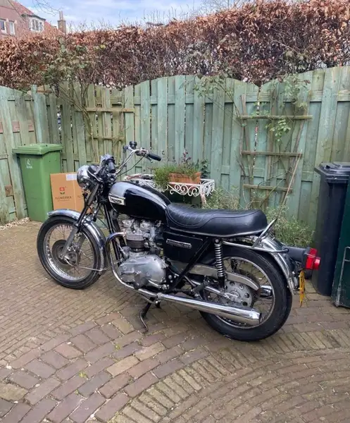 Triumph Bonneville - foto 2