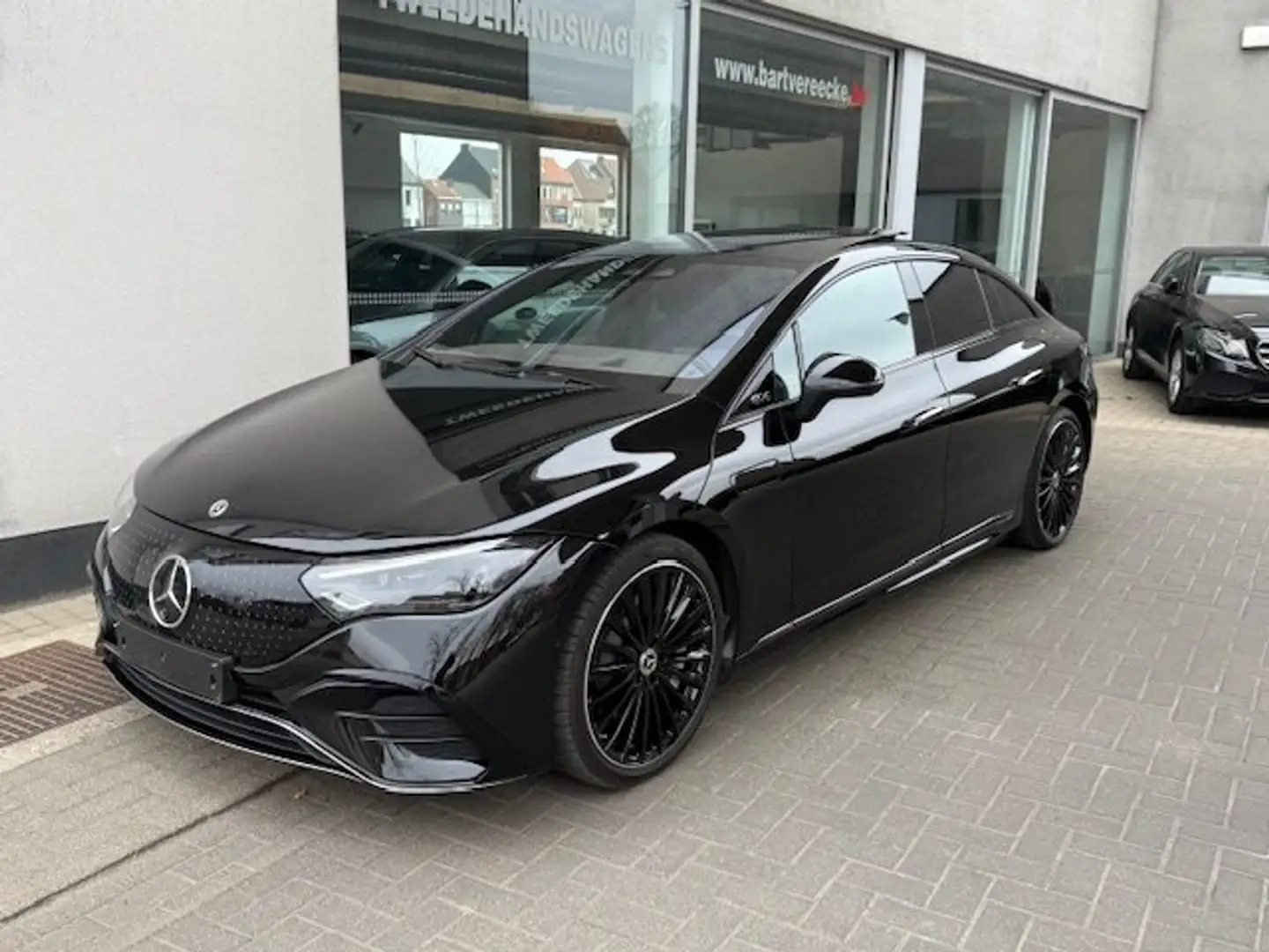 Mercedes-Benz EQE 350 Amg-NightP-Pano-AirM-Distr-HeadUp-360°-Leder-22 Noir - 1