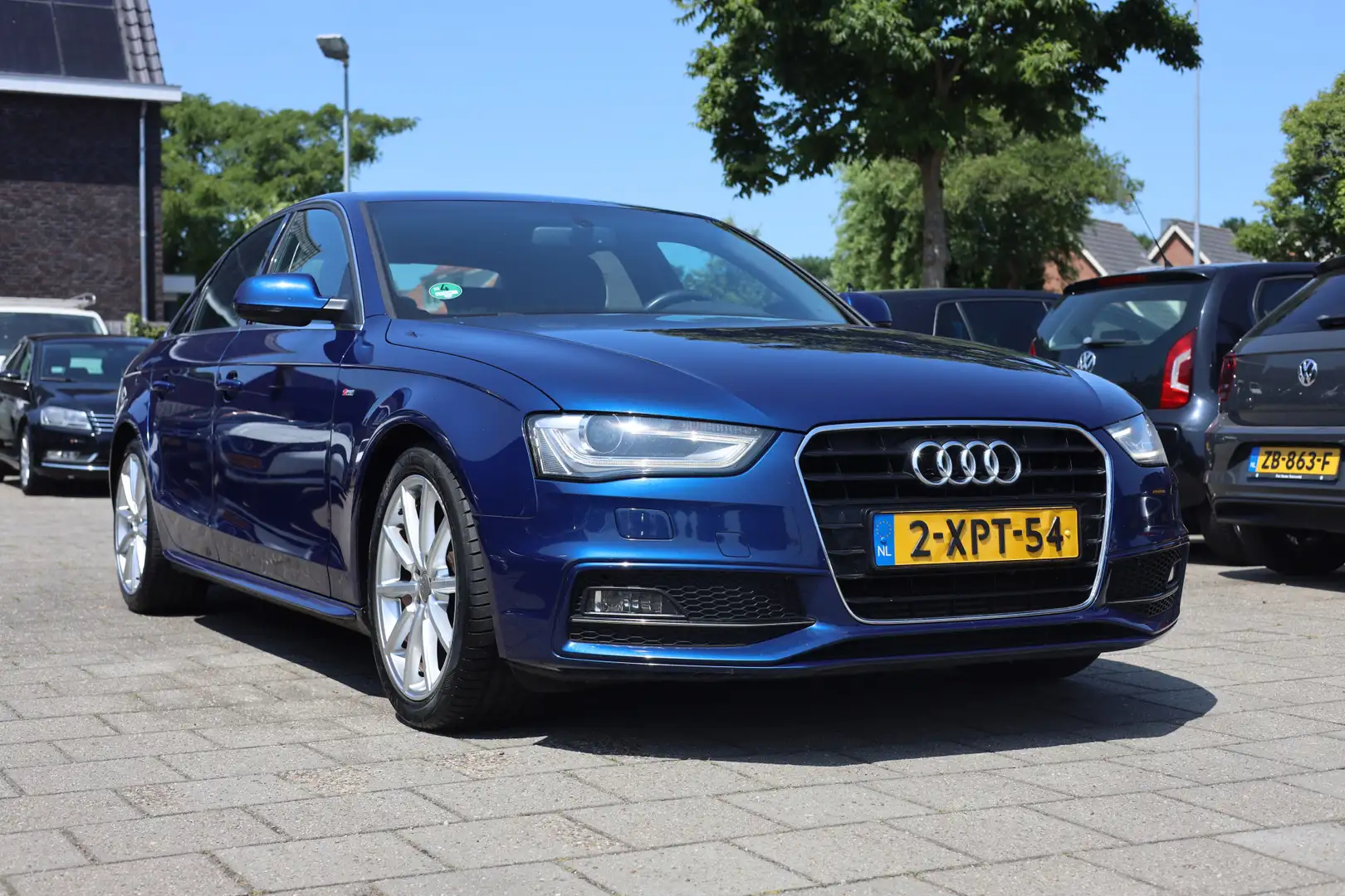 Audi A4 Limousine 1.8 TFSI SPORT | S-LINE | NAVI | NL AUTO Blauw - 2