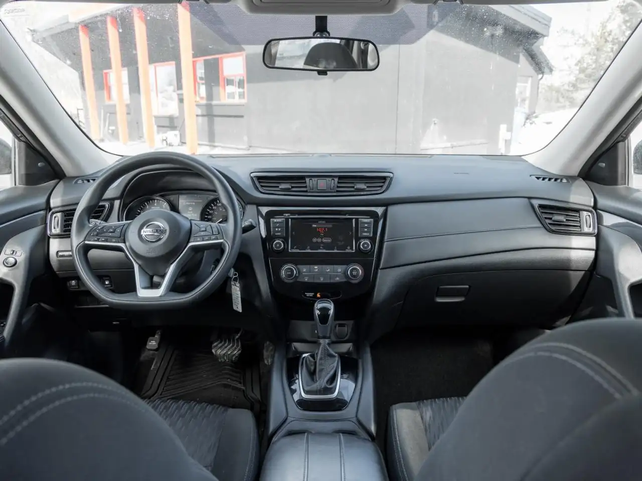 Nissan Rogue снимка Nissan Rogue