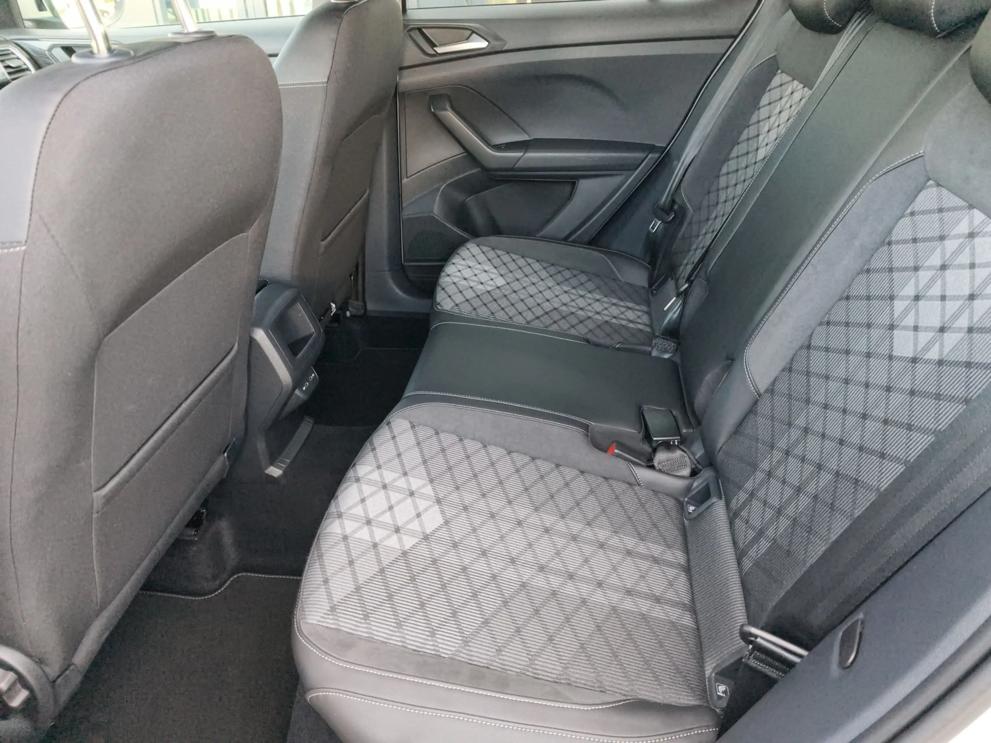 Volkswagen T-Cross 1,5 TSI DSG R-Line NAVI+SIDE.ASSIST+RÜCK.KAM+KEYL — photo 11