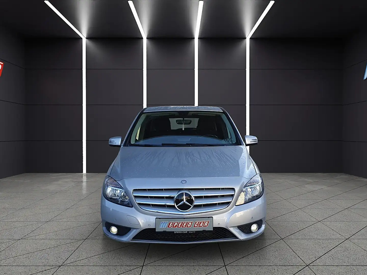 Mercedes-Benz B 180 CDI BlueEfficiency DPF Aut. Silber - 1