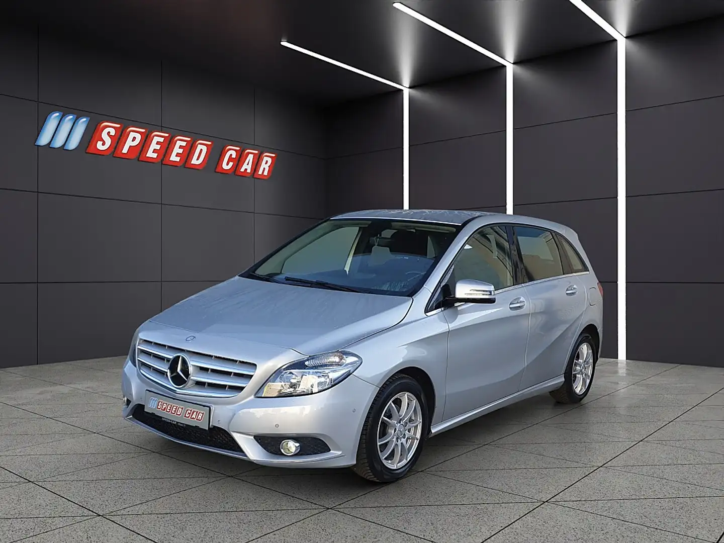 Mercedes-Benz B 180 CDI BlueEfficiency DPF Aut. Silber - 2