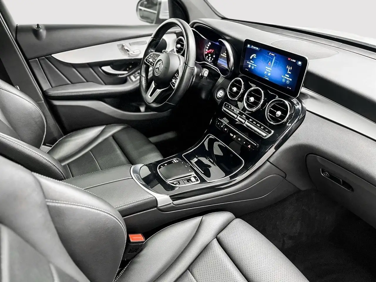 Mercedes-Benz GLC снимка Mercedes-Benz GLC