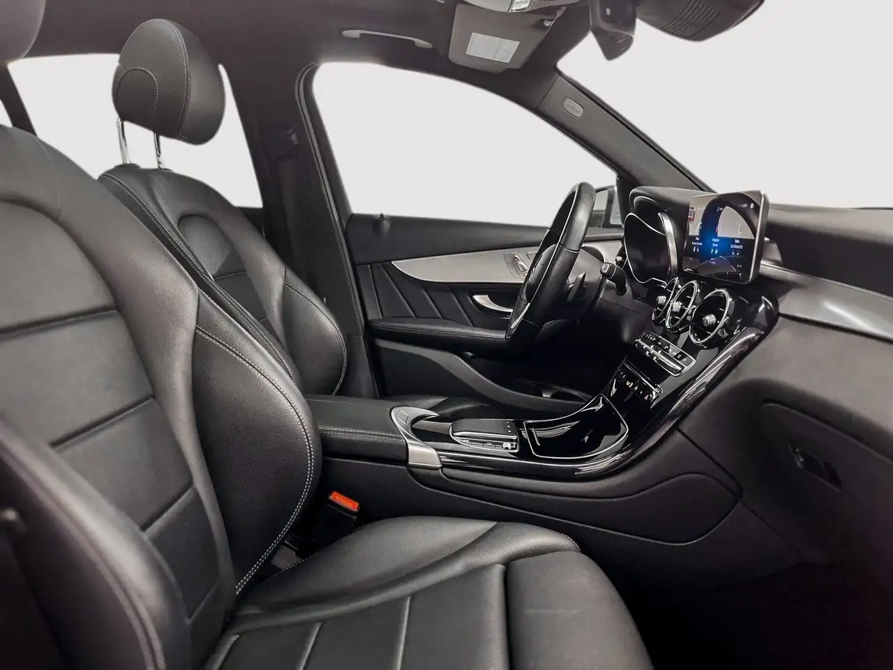 Mercedes-Benz GLC снимка Mercedes-Benz GLC