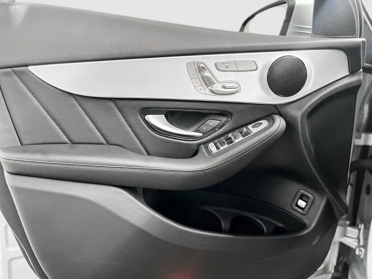 Mercedes-Benz GLC снимка Mercedes-Benz GLC