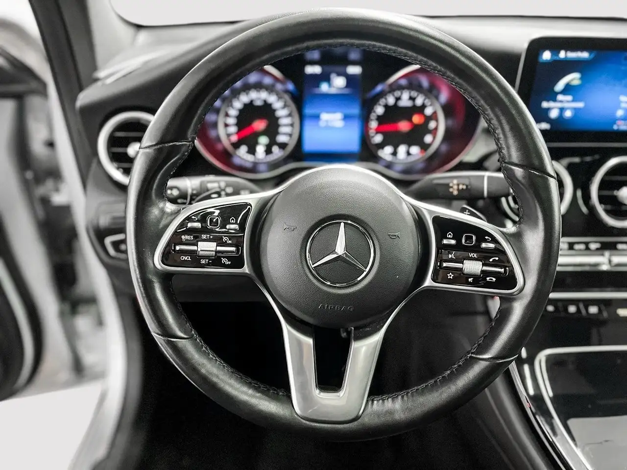 Mercedes-Benz GLC снимка Mercedes-Benz GLC