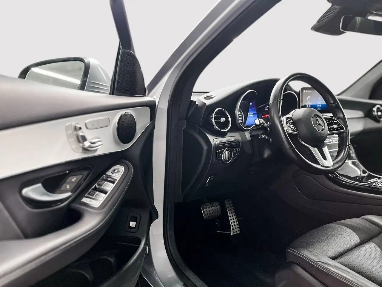 Mercedes-Benz GLC снимка Mercedes-Benz GLC