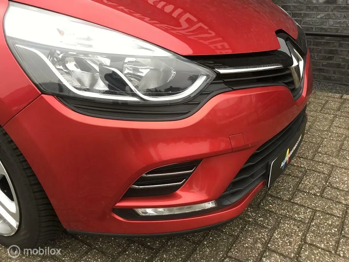 Renault Clio 0.9 TCe Zen full map navigatie en airco 5-deurs Rood - 2