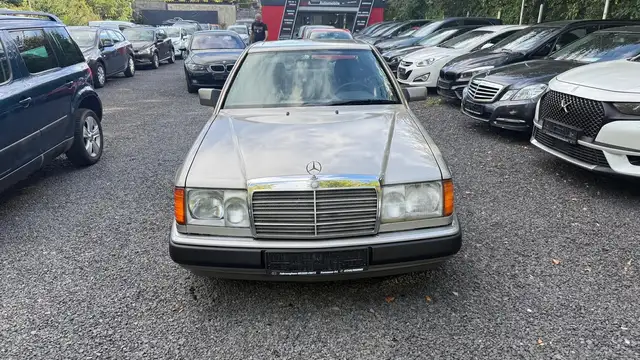 Mercedes-Benz Baureihe 124 CE-Klasse 300 CE-24--SPORTLINE