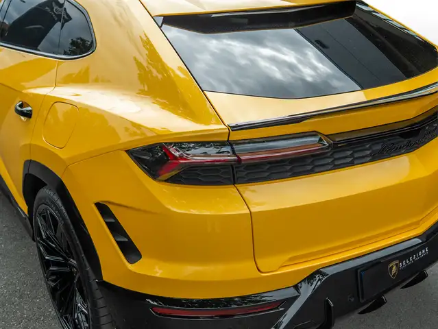Lamborghini Urus view 11