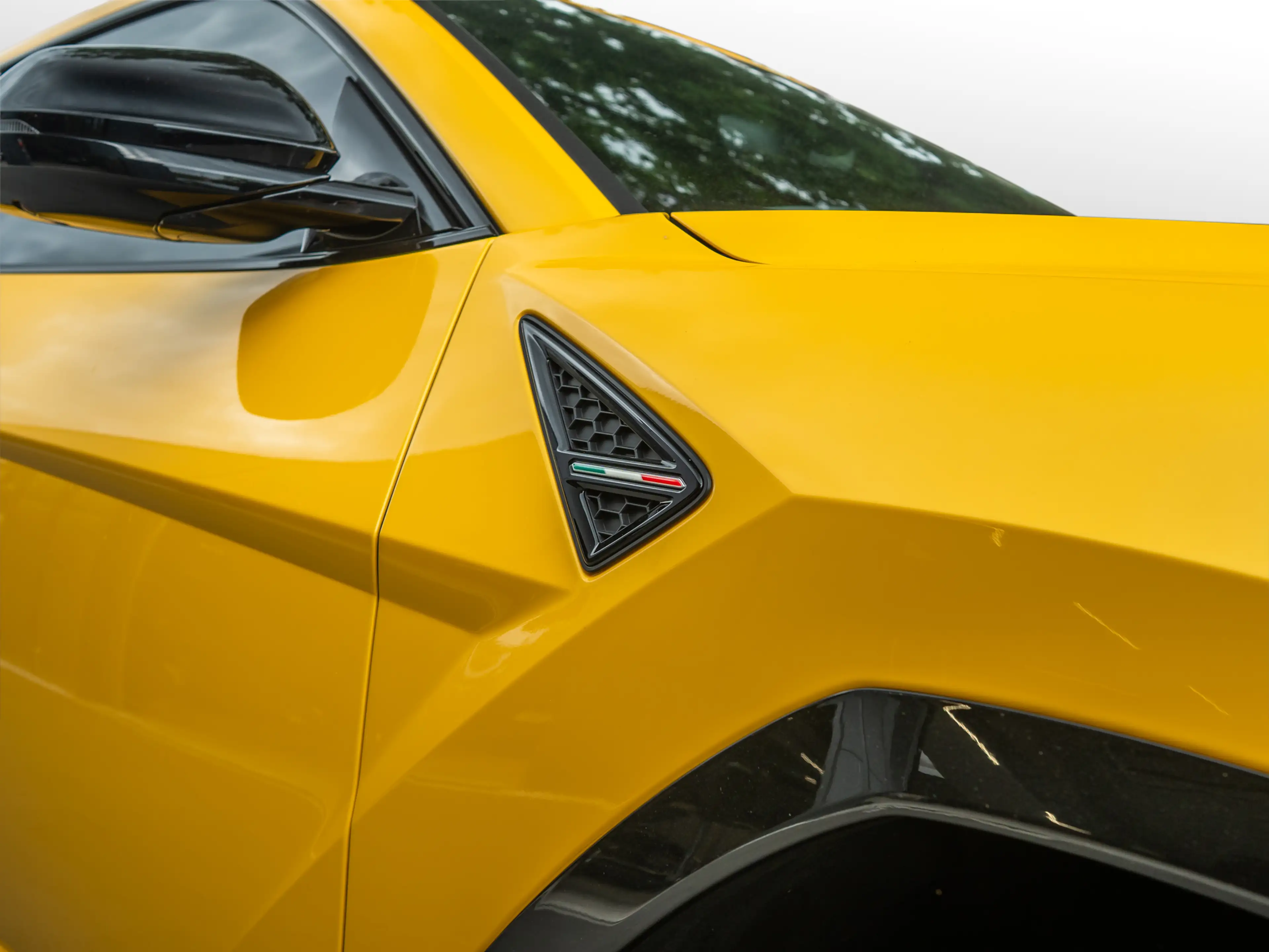 Lamborghini Urus SE | Akrapovic | MY25 | Akra| Giallo Inti — photo 9