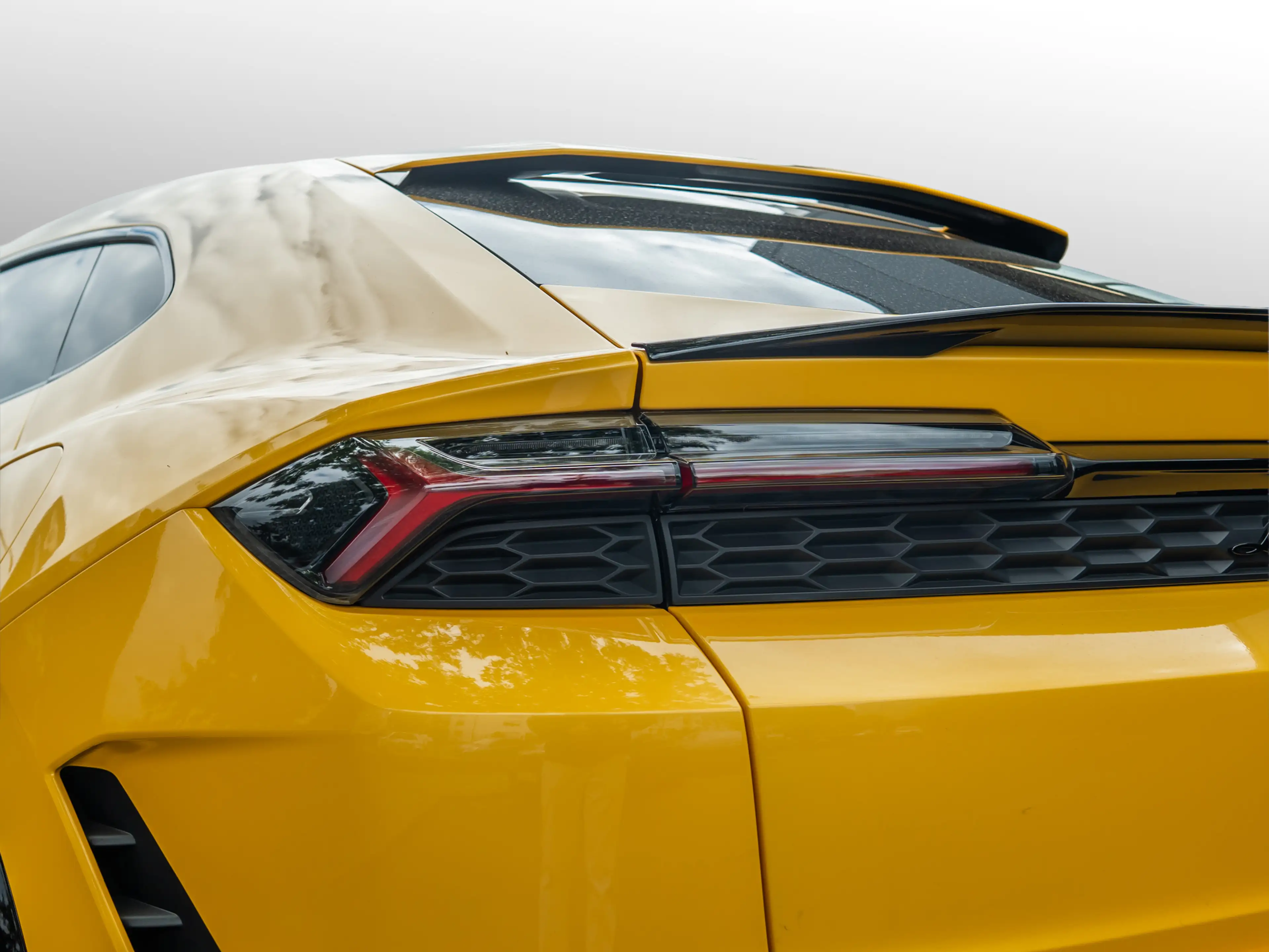 Lamborghini Urus SE | Akrapovic | MY25 | Akra| Giallo Inti — photo 12