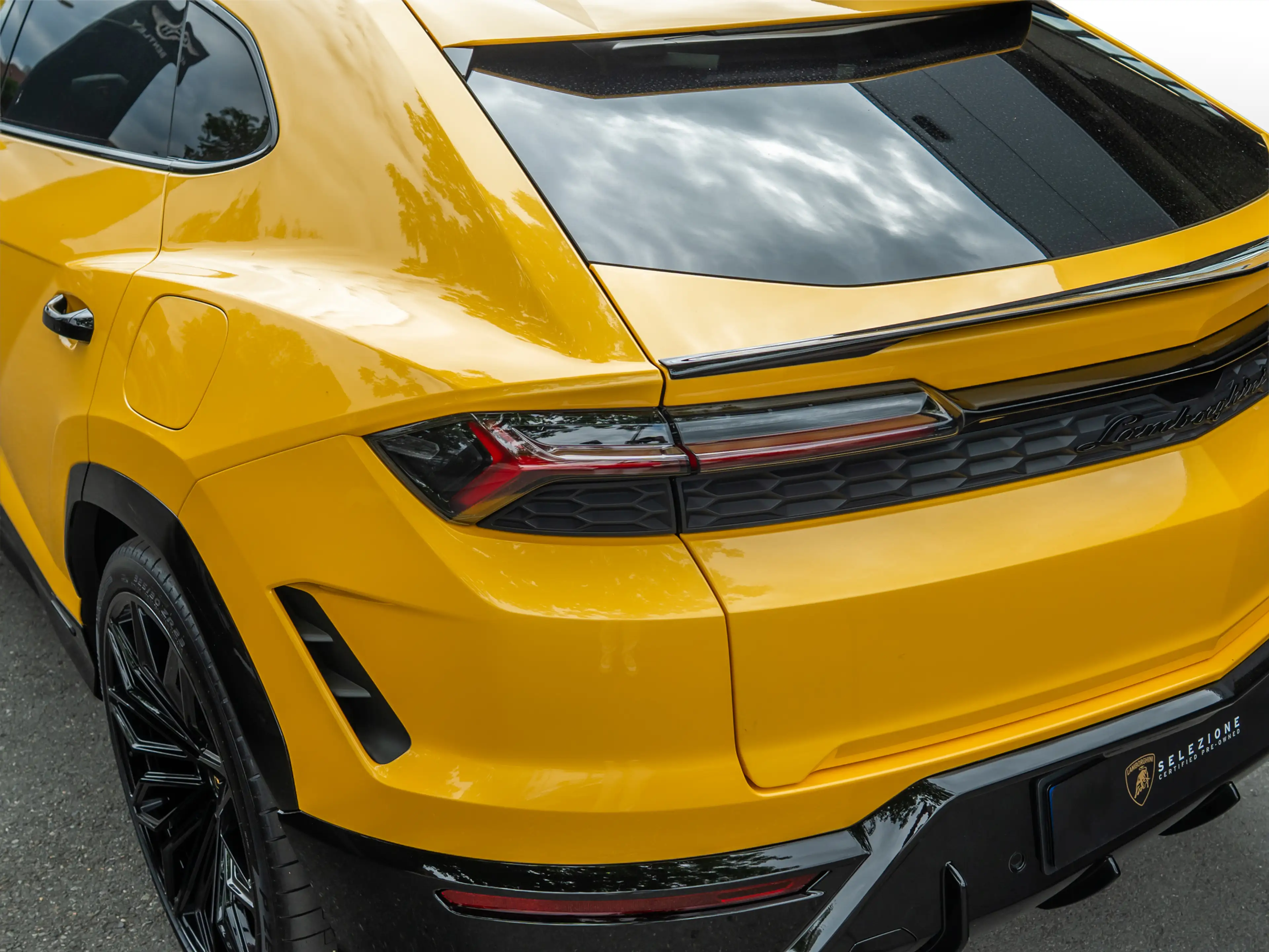Lamborghini Urus SE | Akrapovic | MY25 | Akra| Giallo Inti — photo 11