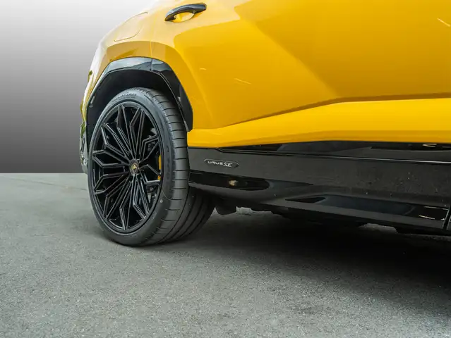 Lamborghini Urus view 10