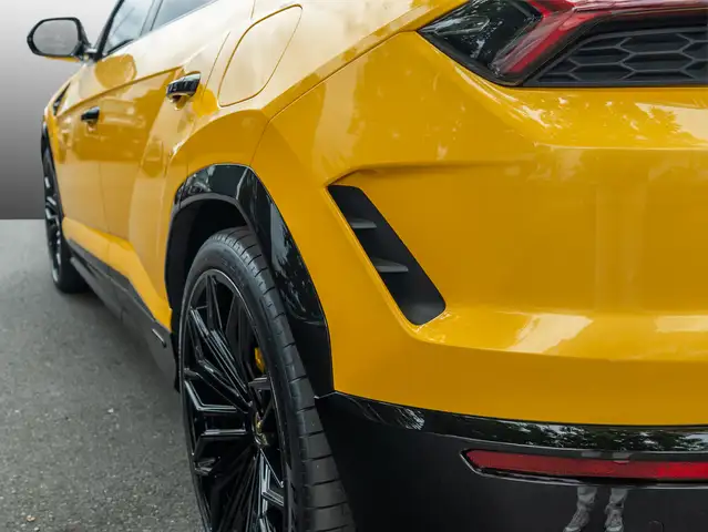 Lamborghini Urus view 13