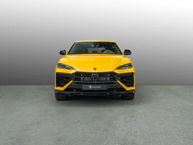 Lamborghini Urus view 2