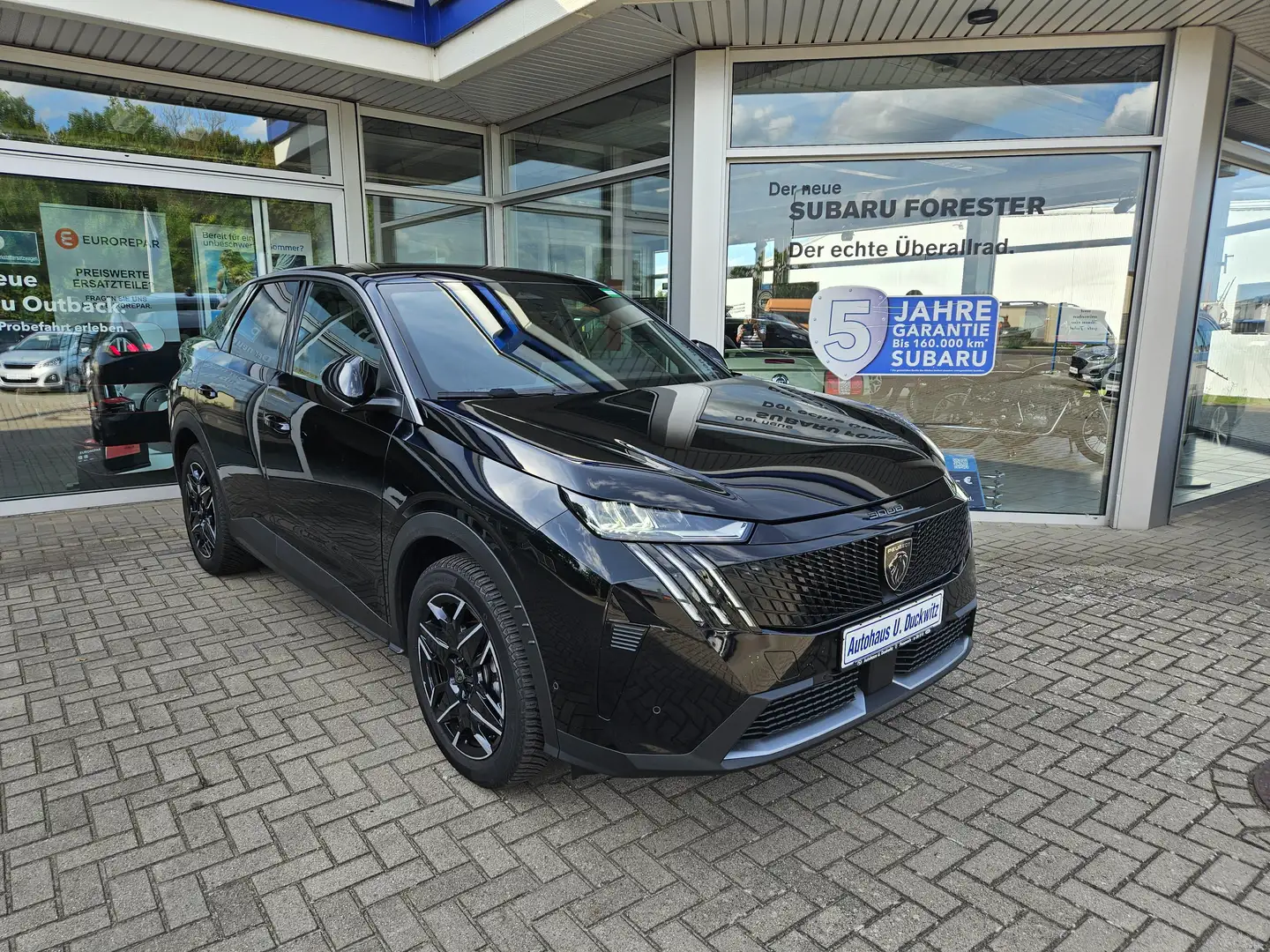 Peugeot 3008 Hybrid 145 Allure Winterpaket Schwarz - 1