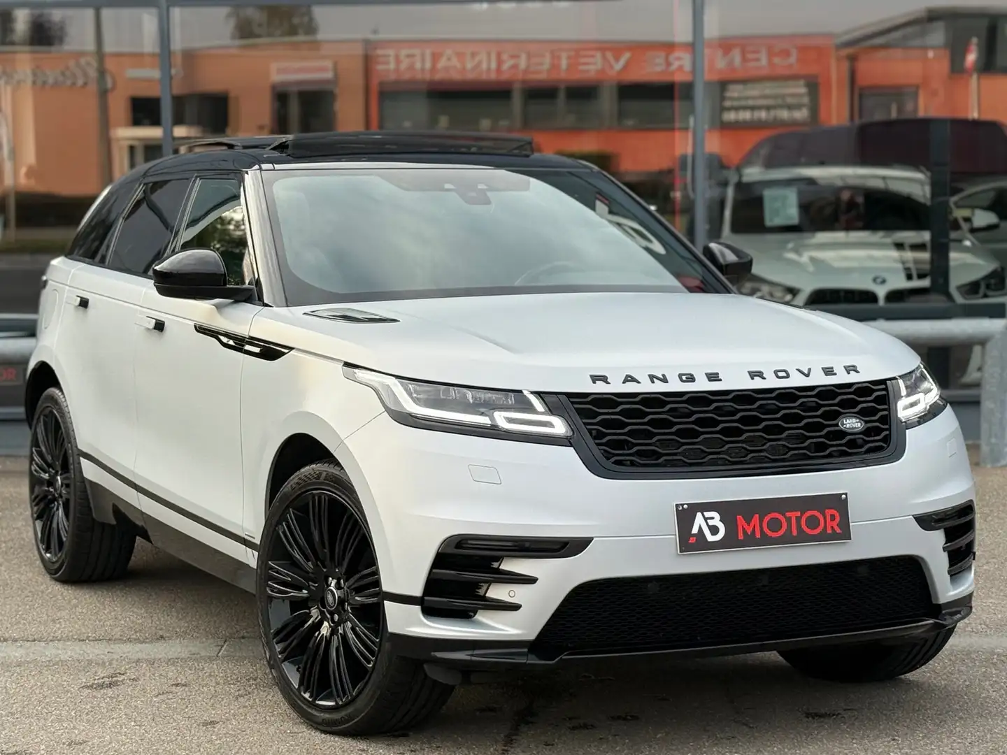 Land Rover Range Rover Velar 2.0 TD4 R-Dynamic HSE GRIS MAT TVAC PANO CAMERA Gris - 1