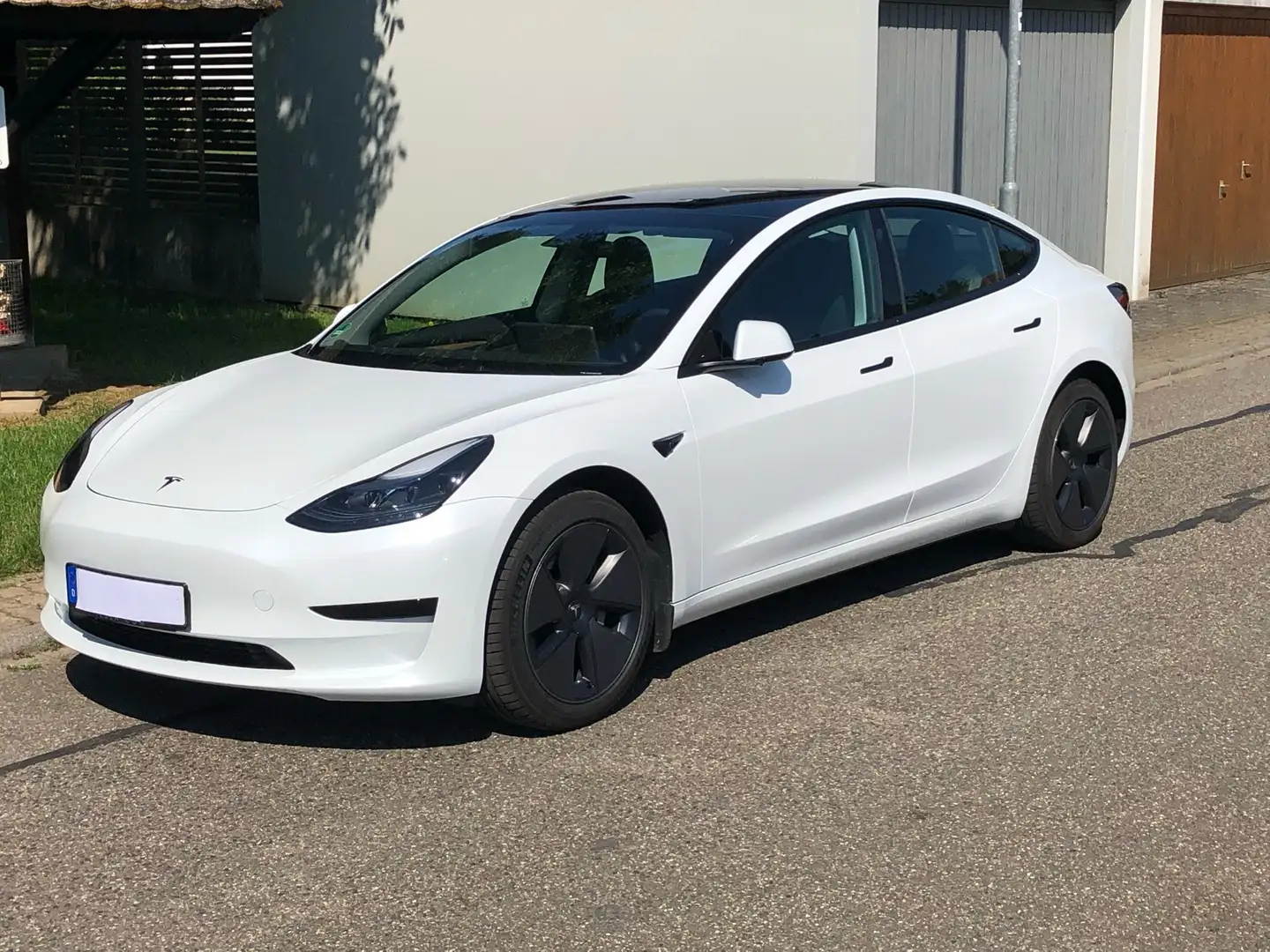 Tesla Model 3 Hinterradantrieb Standardreichweite plus Weiß - 1