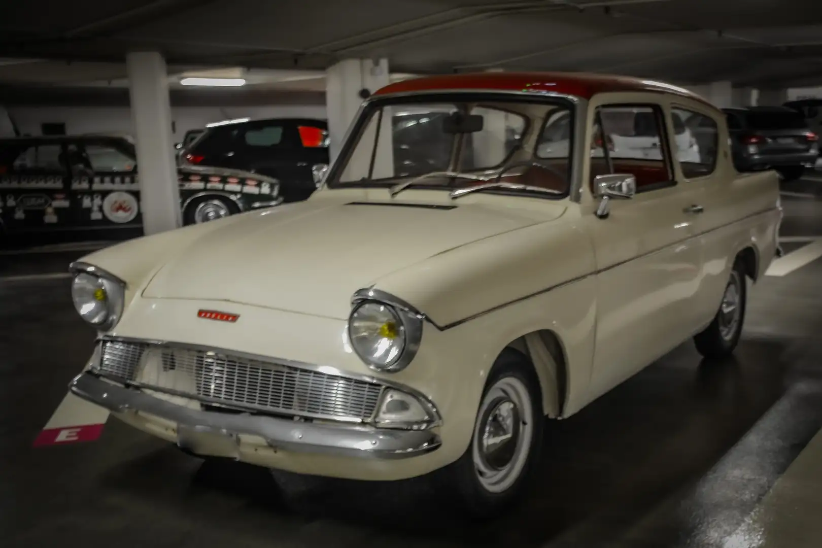 Ford ANGLIA DELUXE 106E Blanc - 1