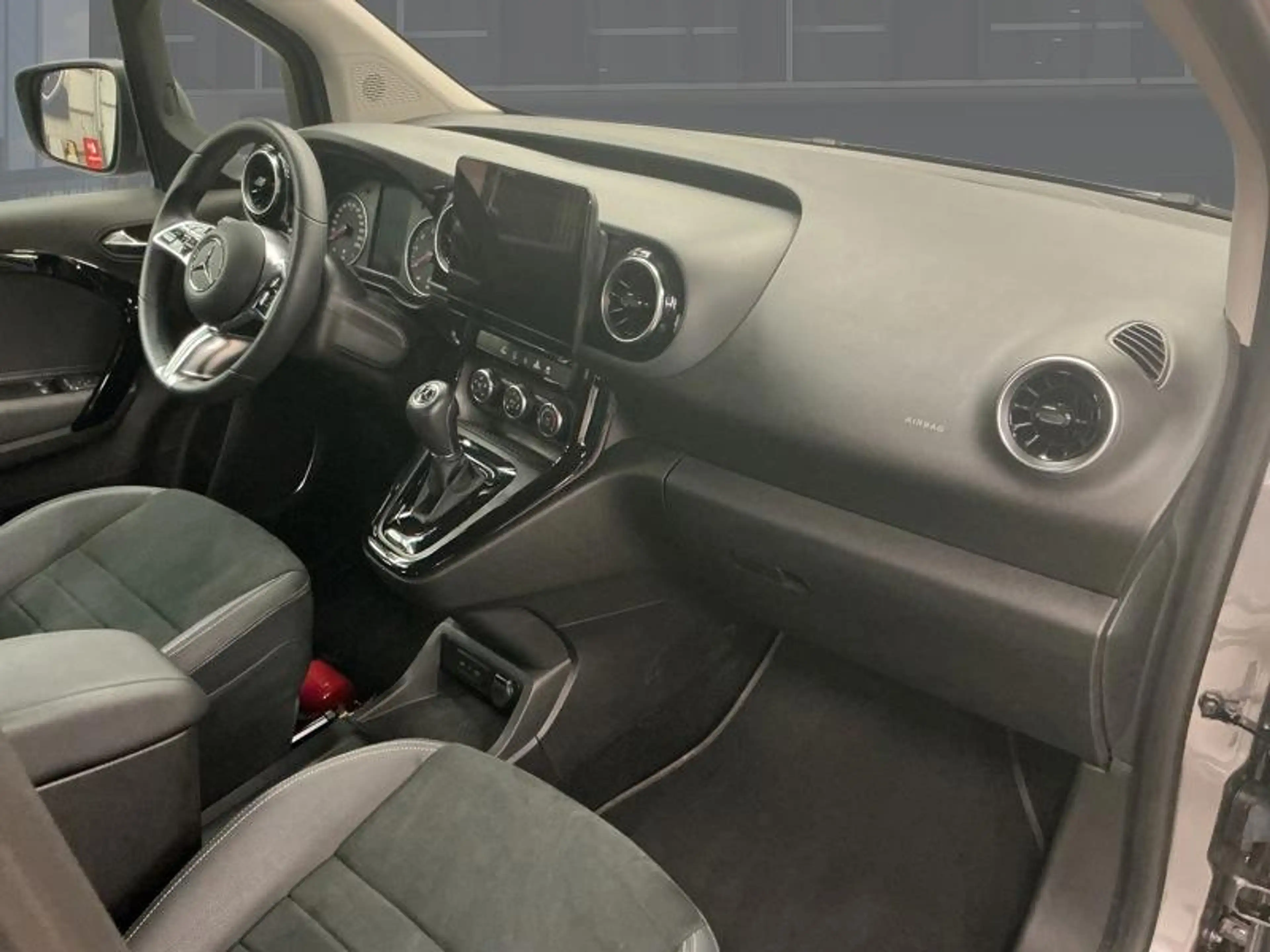 Mercedes-Benz T-Class Classe T 180 Style standard — photo 8