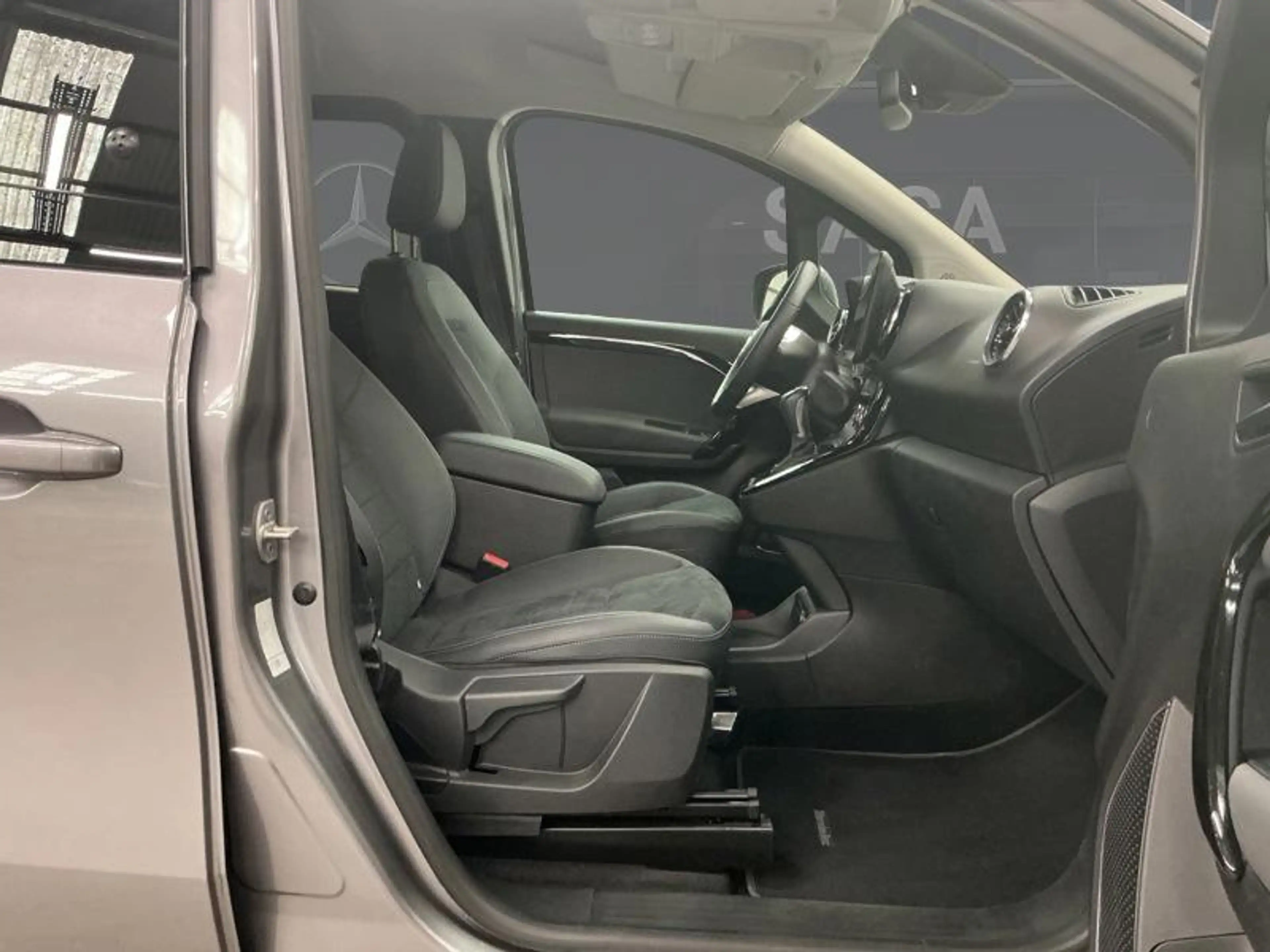 Mercedes-Benz T-Class Classe T 180 Style standard — photo 10