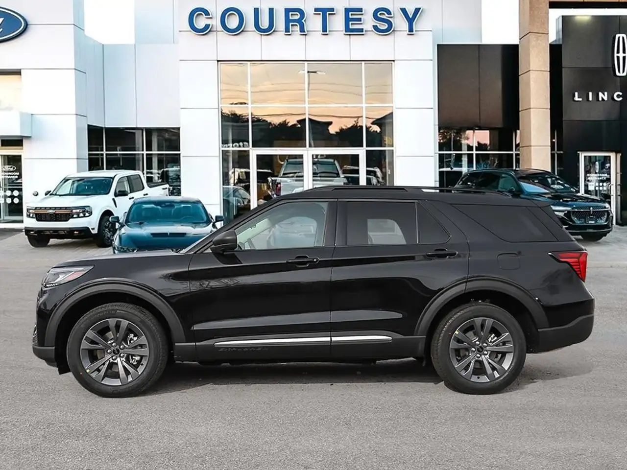 Ford Explorer снимка Ford Explorer