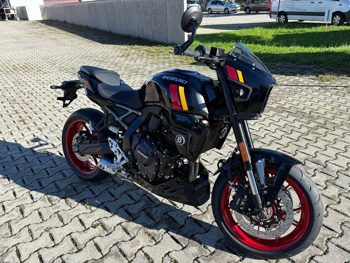 Suzuki GSX 8S TT  Neuheit Schwarz - 1